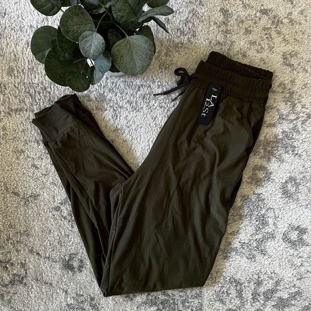 ✺NWT✺ LA12ST Buttery Soft Jogger S